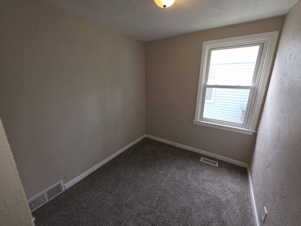 House for rent at 1033 Beale St, South Bend, IN 46616