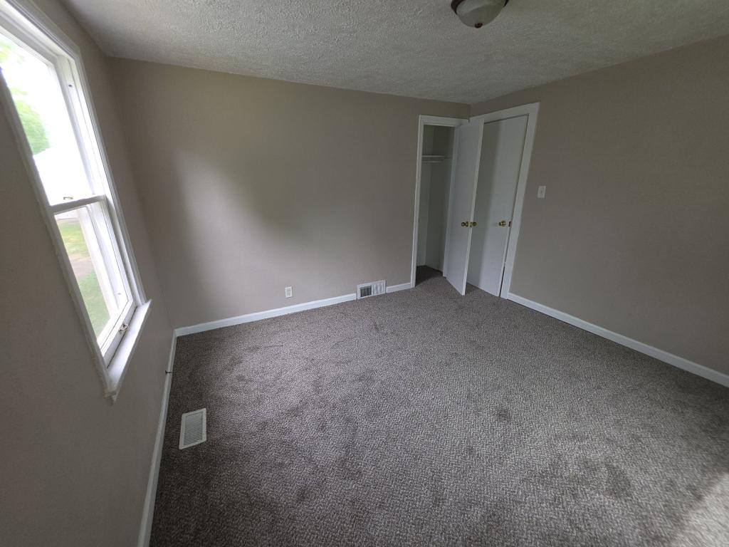 House for rent at 1033 Beale St, South Bend, IN 46616
