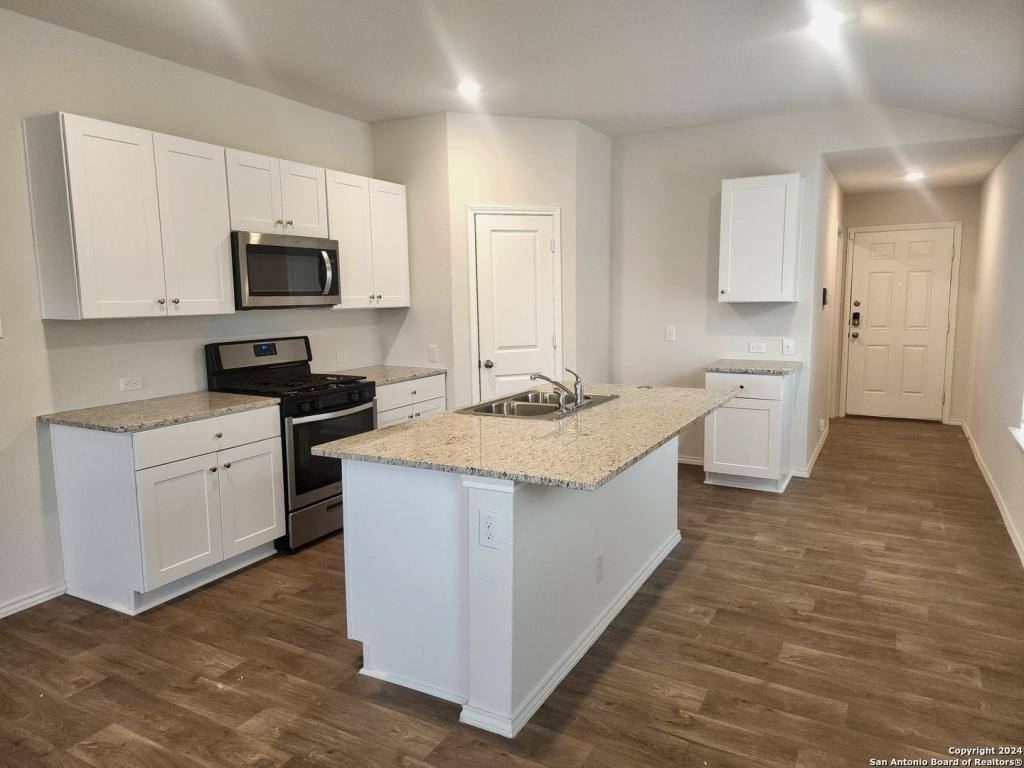 House for rent at 405 Middle Green Lp, Floresville, TX 78114