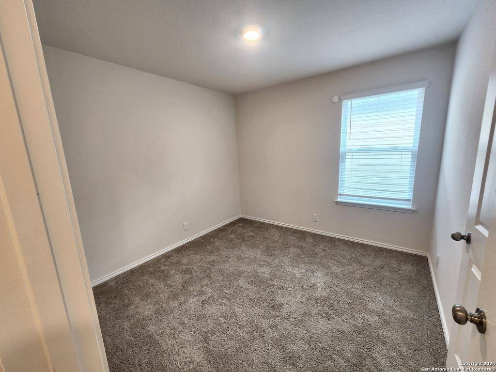 House for rent at 405 Middle Green Lp, Floresville, TX 78114