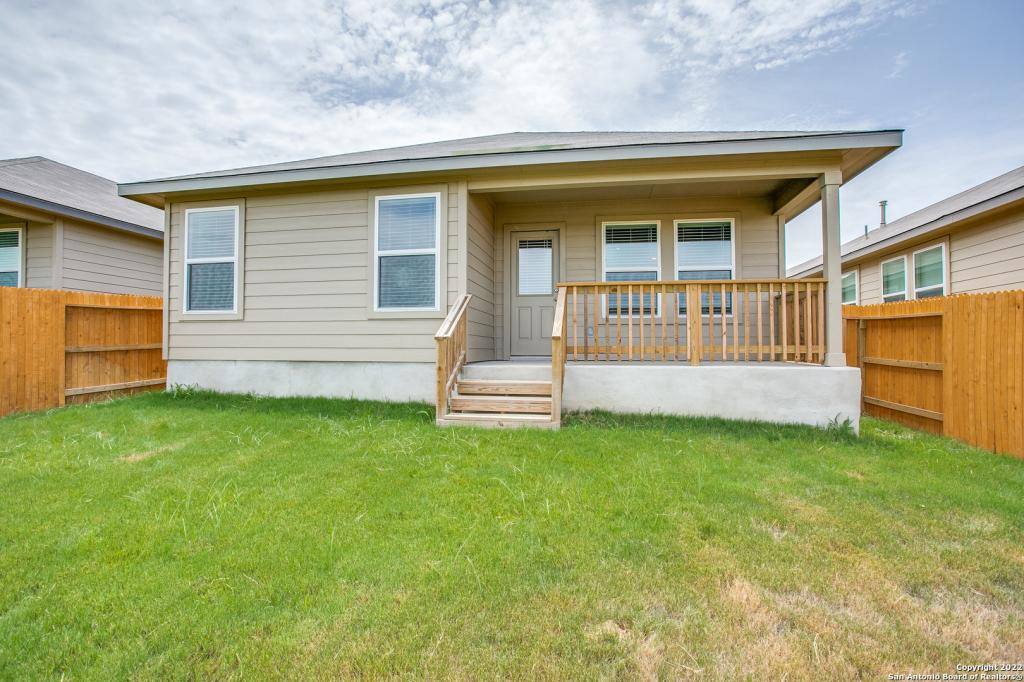 House for rent at 405 Middle Green Lp, Floresville, TX 78114