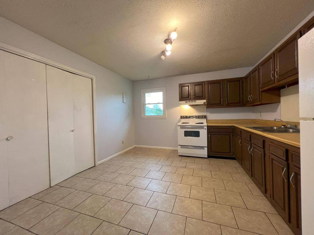 Apartment for rent at 515 Breckinridge St, Hardinsburg, KY 40143