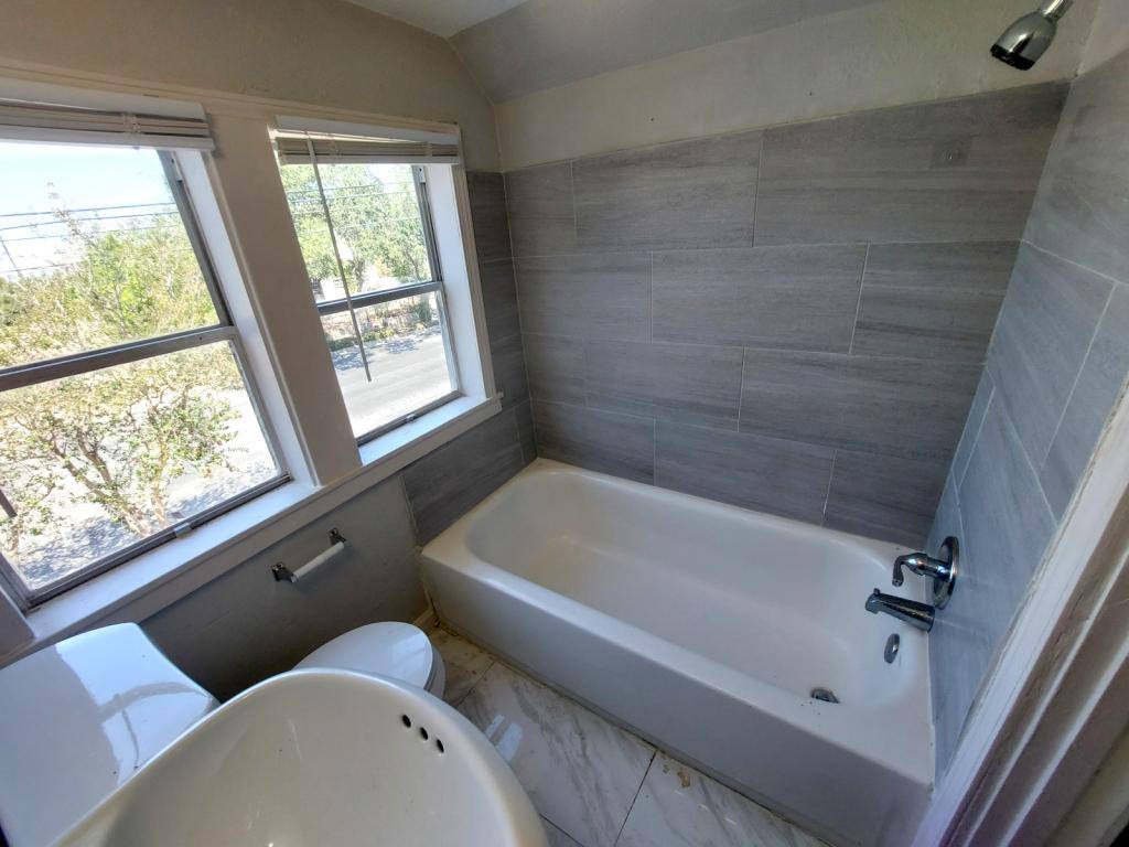 1009 Laredo St #5, Corpus Christi, TX 78401 - Apartment for Rent - Image 4