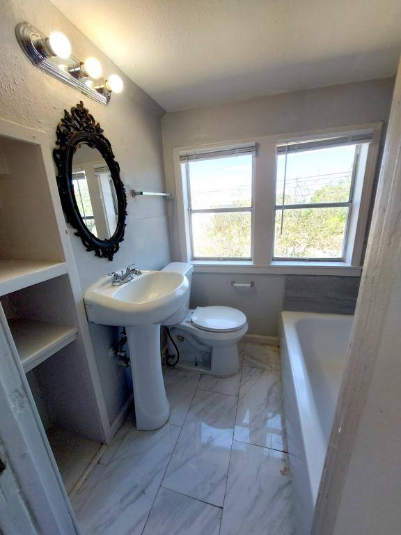 1009 Laredo St #5, Corpus Christi, TX 78401 - Apartment for Rent - Image 3