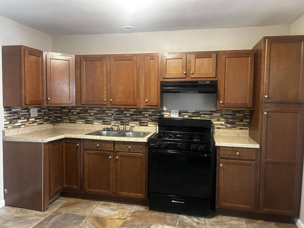 House for rent at 5300 Grove Ave, Saint Louis, MO 63135
