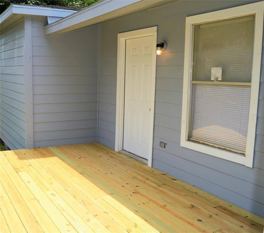 Townhouse for rent at 1708 W 5th St, Freeport, TX 77541