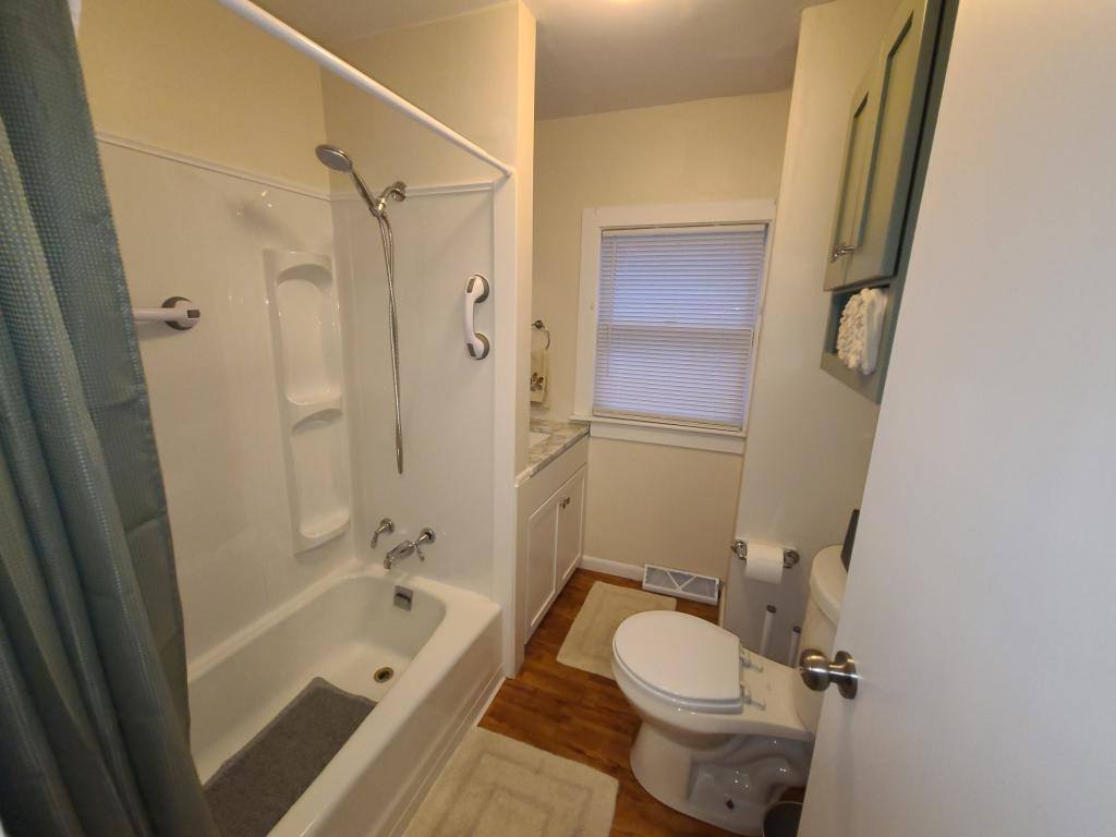 Apartment for rent at 602 1 2 E Battell St, Mishawaka, IN 46545