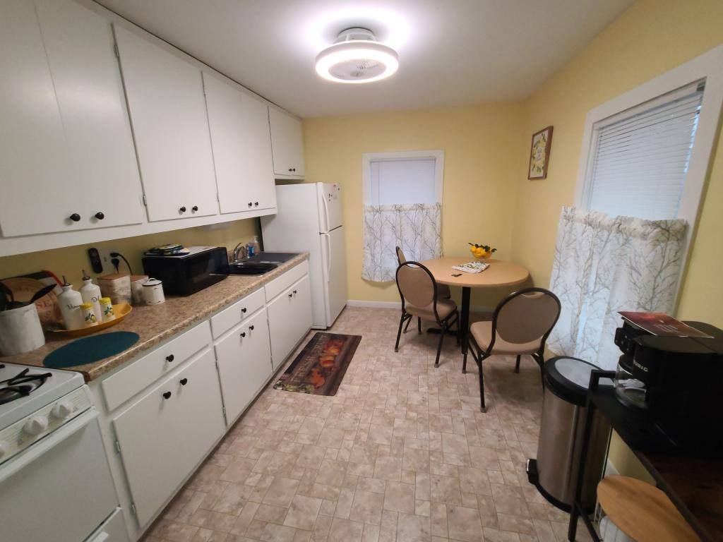Apartment for rent at 602 1 2 E Battell St, Mishawaka, IN 46545