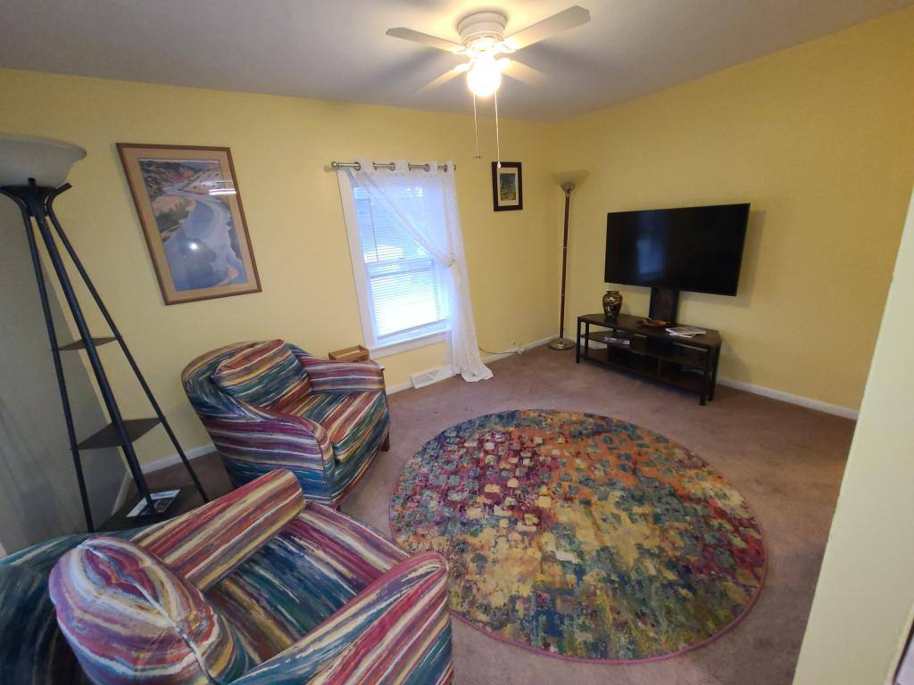 Apartment for rent at 602 1 2 E Battell St, Mishawaka, IN 46545