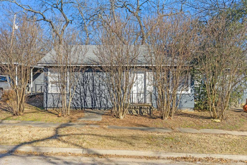 Townhouse for rent at 305 10th Ave NW, Ardmore, OK 73401
