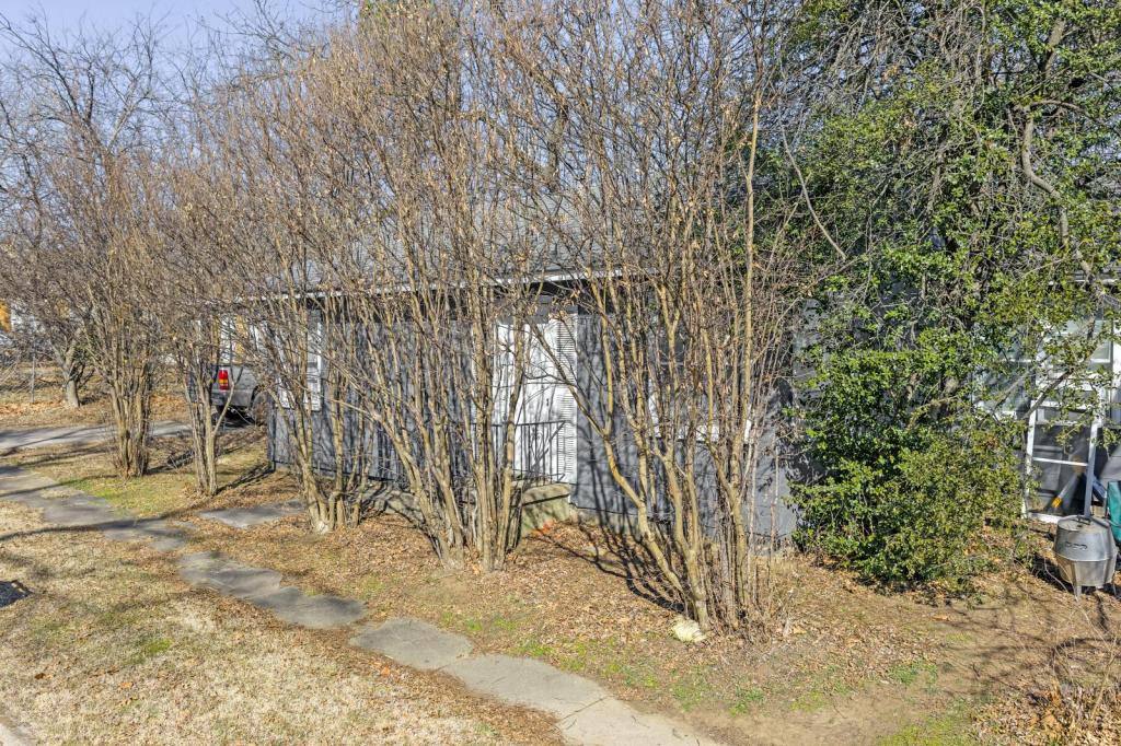 Townhouse for rent at 305 10th Ave NW, Ardmore, OK 73401