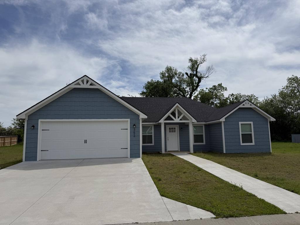 House for rent at 352 Brody's Way, Durant, OK 74701