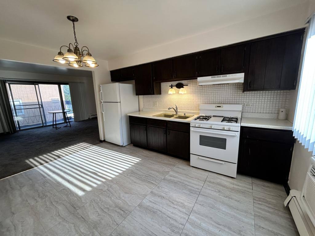 Apartment for rent at 1850 State St, Calumet City, IL 60409