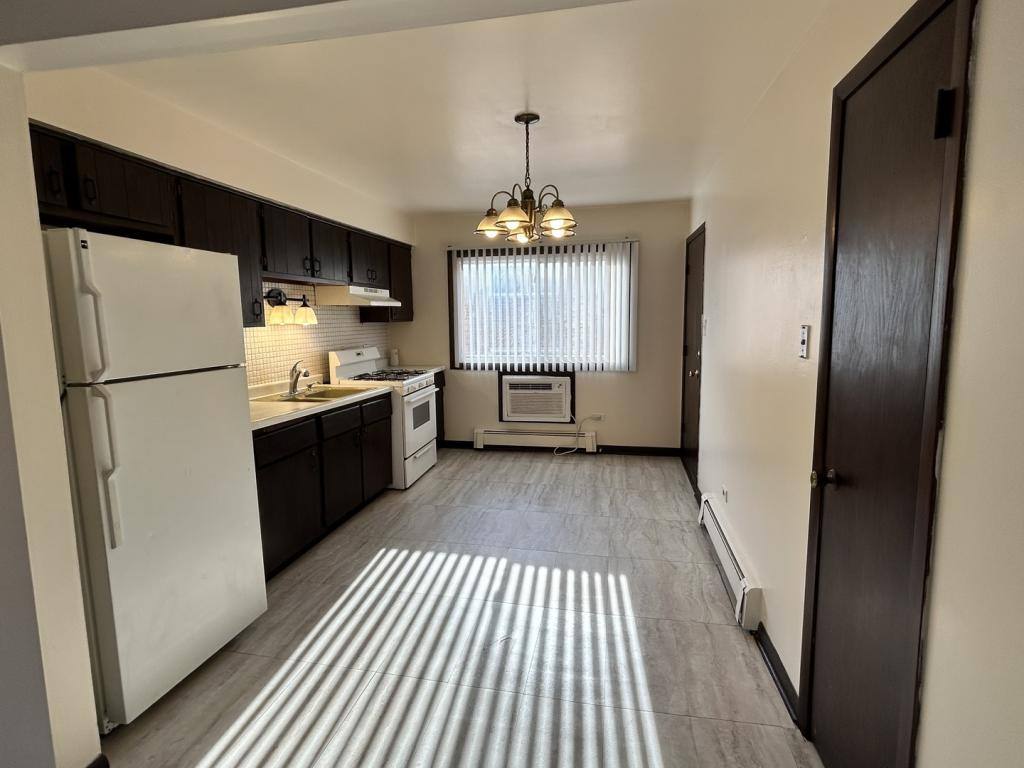 Apartment for rent at 1850 State St, Calumet City, IL 60409