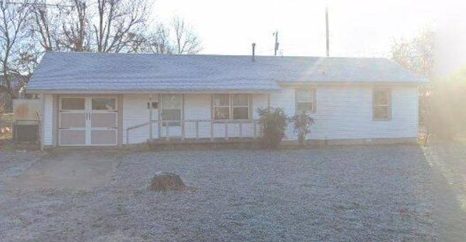 House for rent at 908 N 14th St, Perry, OK 73077