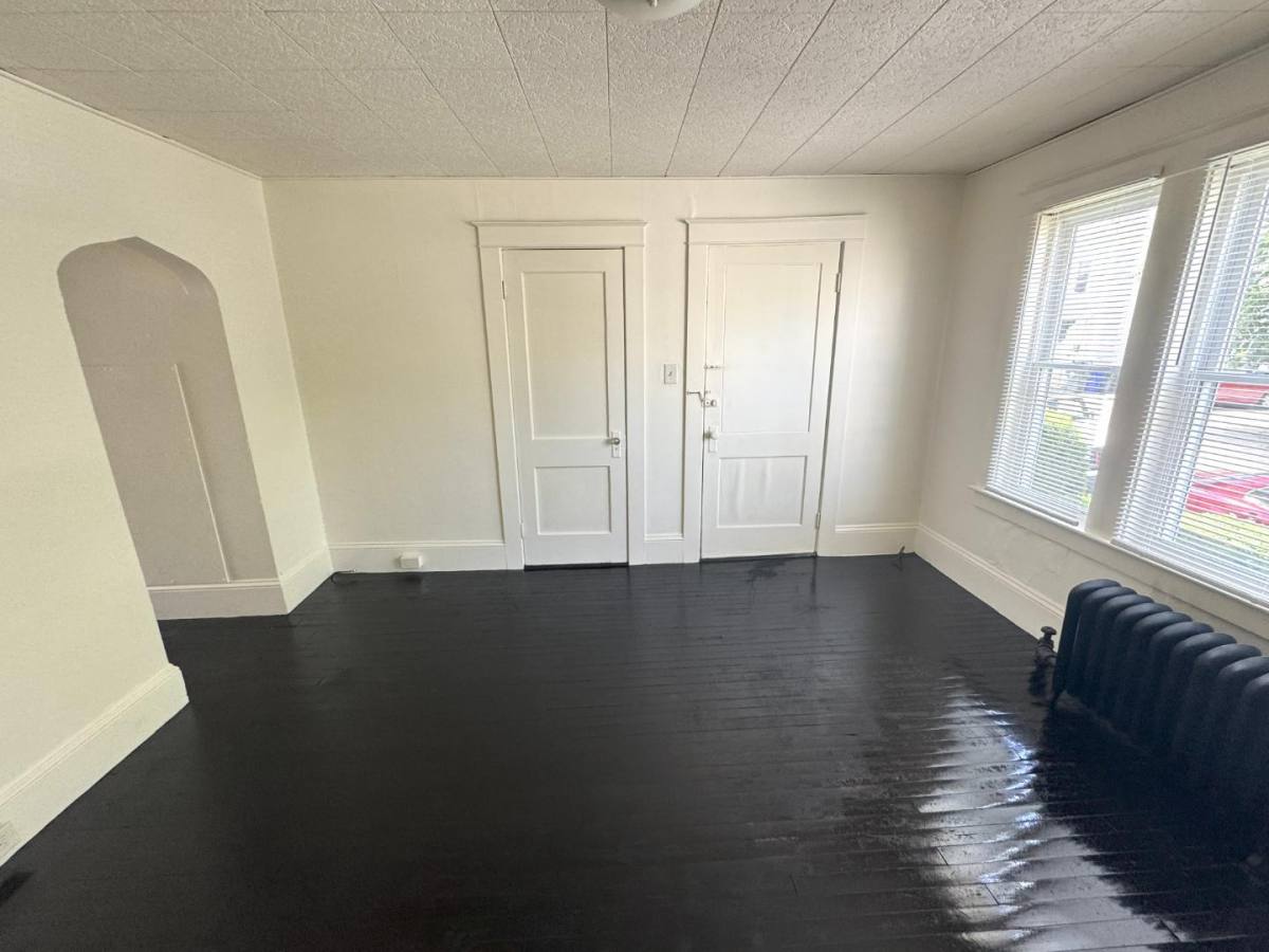 Apartment for rent at 557 Lincoln St #7, Manchester, NH 03104