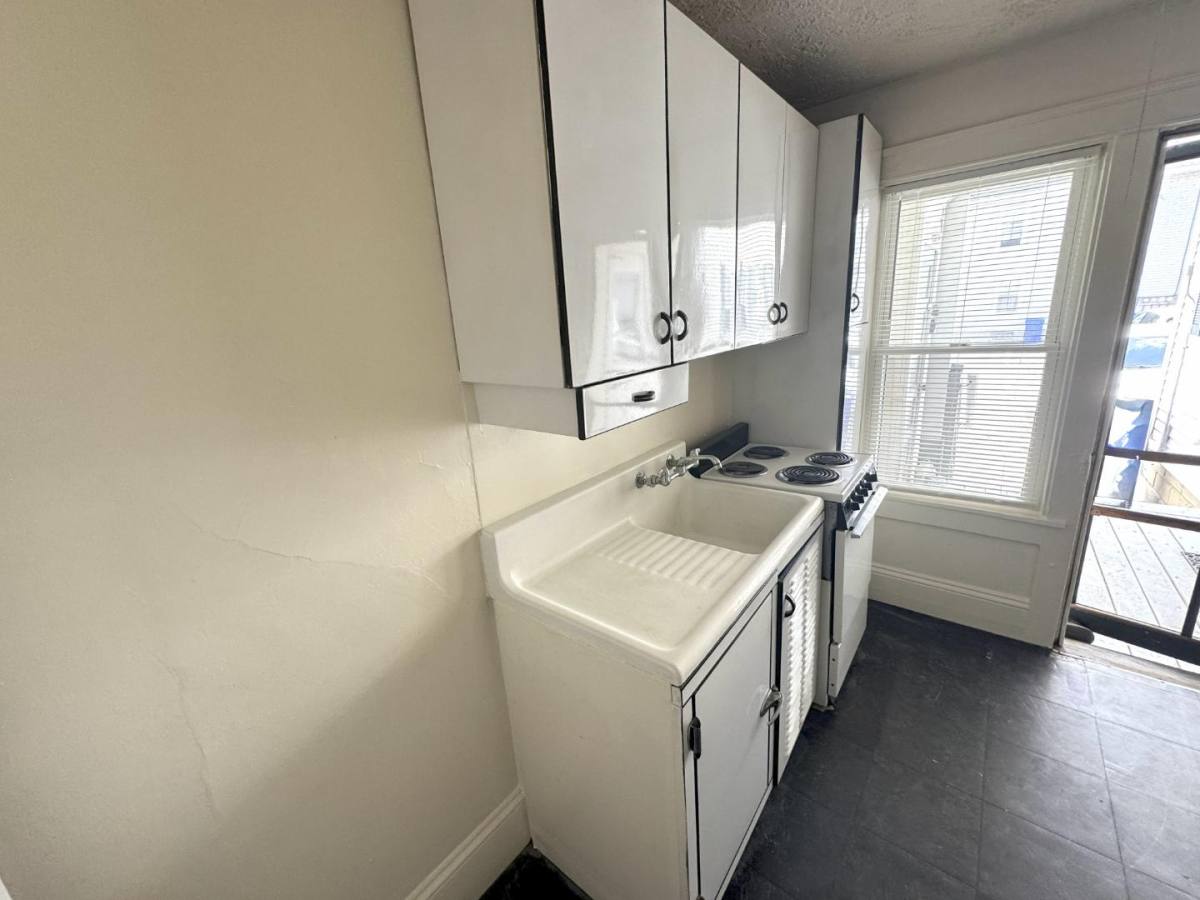 Apartment for rent at 557 Lincoln St #7, Manchester, NH 03104