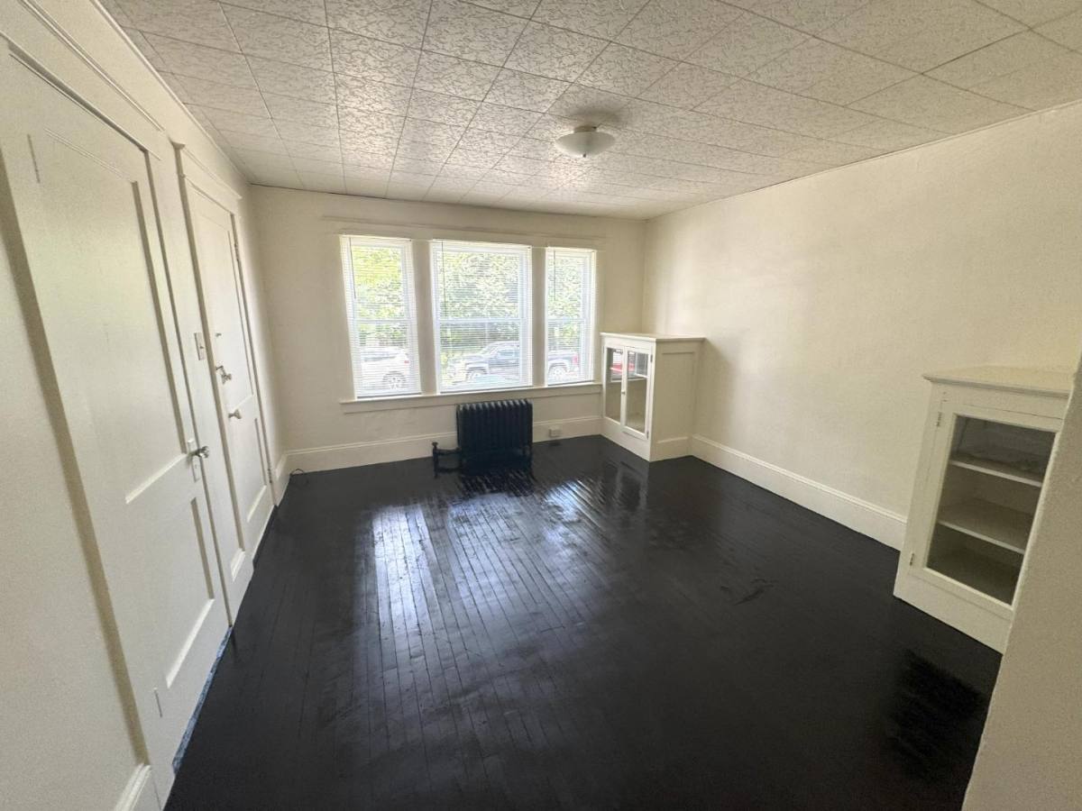 Apartment for rent at 557 Lincoln St #7, Manchester, NH 03104