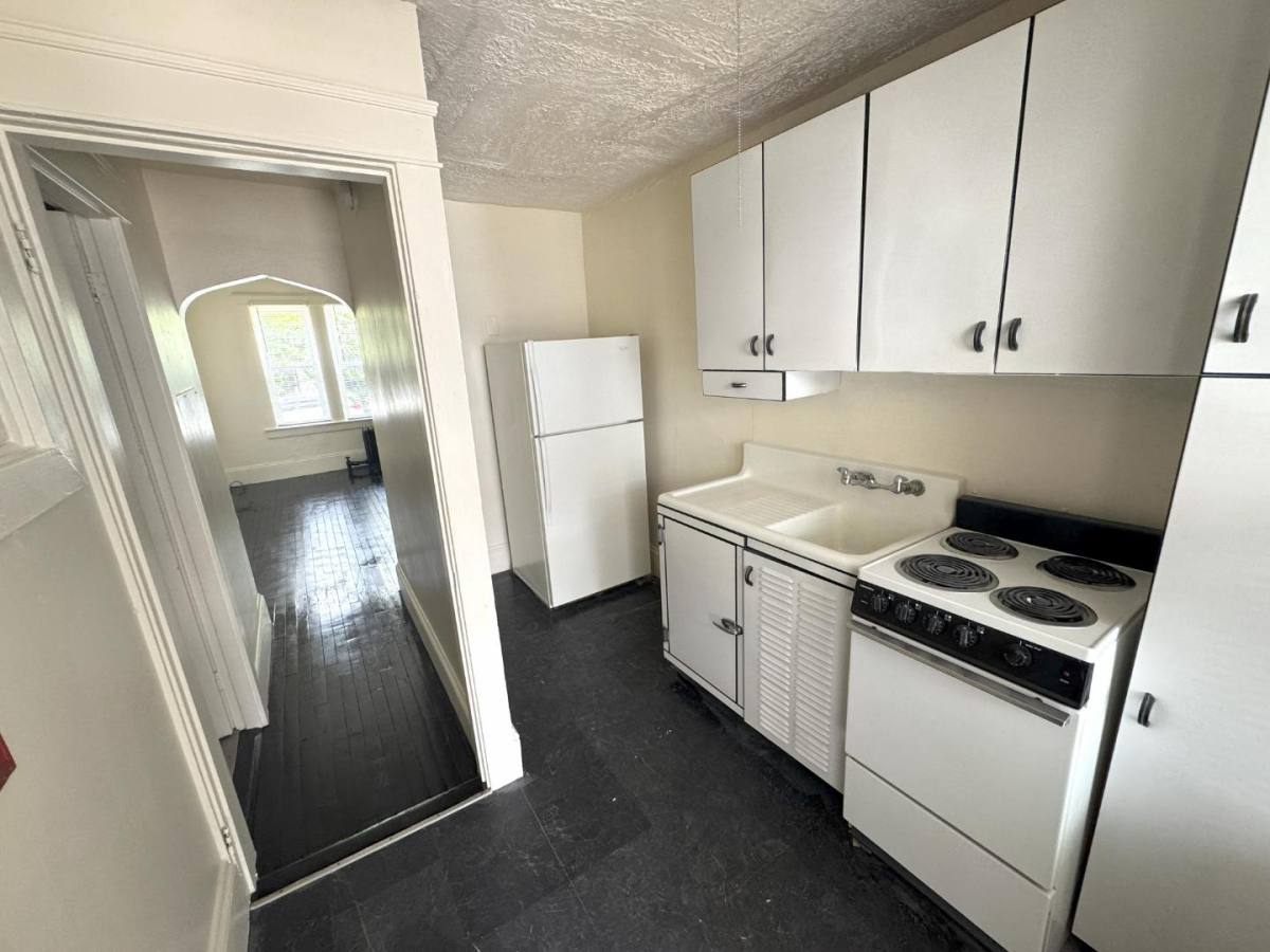 Apartment for rent at 557 Lincoln St #7, Manchester, NH 03104