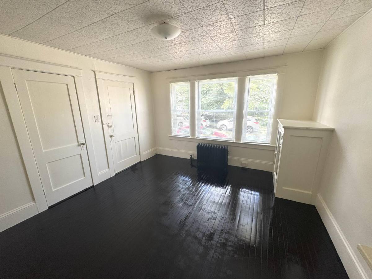 Apartment for rent at 557 Lincoln St #7, Manchester, NH 03104