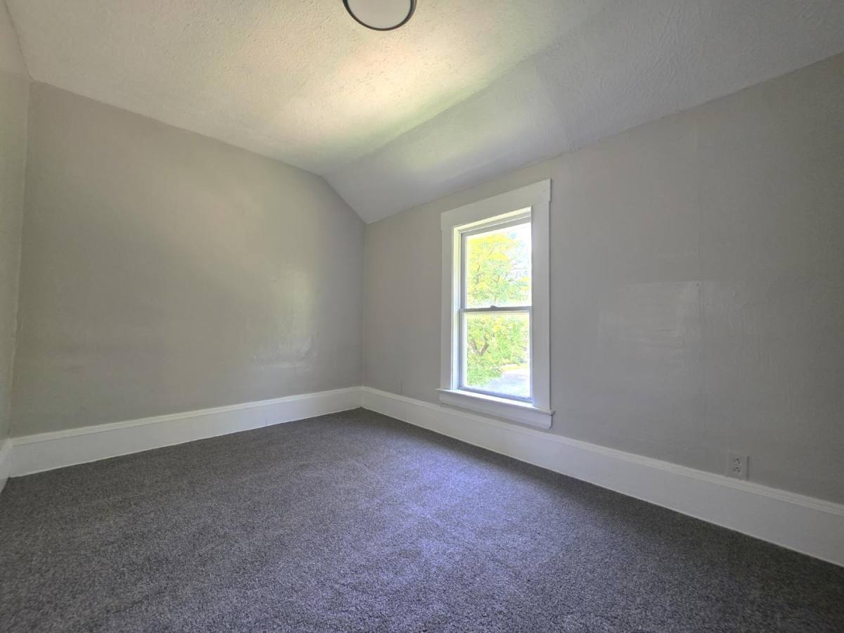 Apartment for rent at 6215 Carpenter Ave #UP, Cleveland, OH 44127