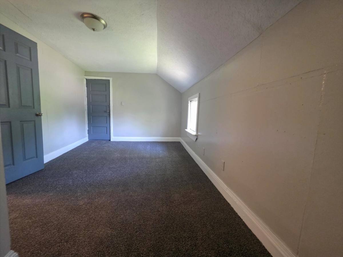 Apartment for rent at 6215 Carpenter Ave #UP, Cleveland, OH 44127