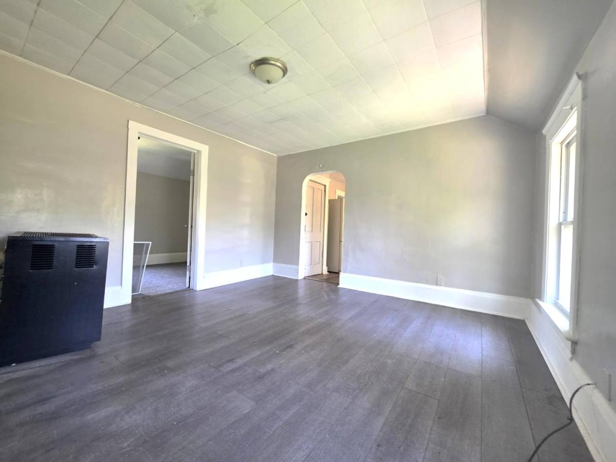 Apartment for rent at 6215 Carpenter Ave #UP, Cleveland, OH 44127
