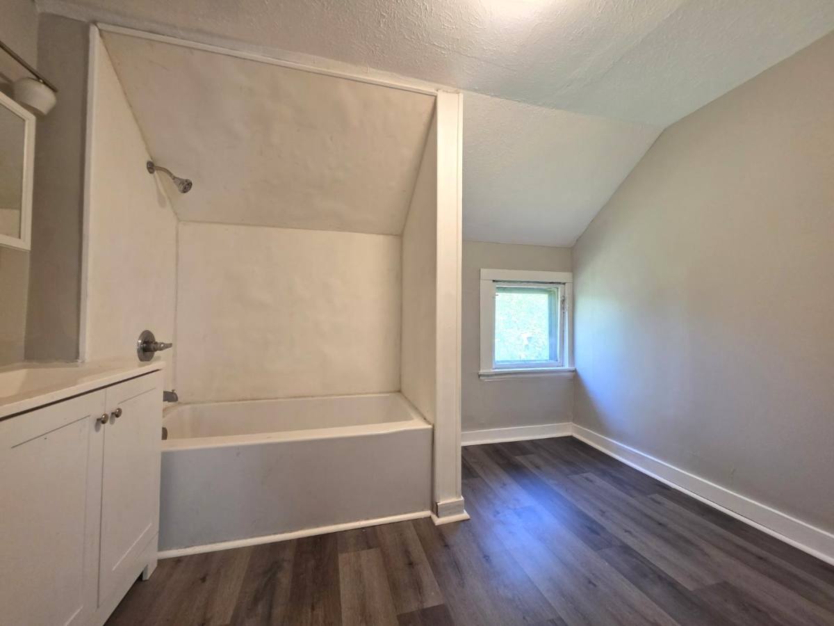 Apartment for rent at 6215 Carpenter Ave #UP, Cleveland, OH 44127