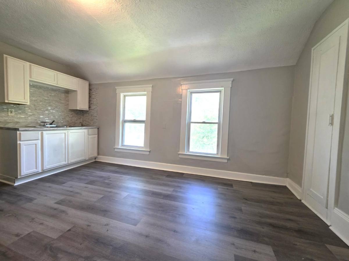 Apartment for rent at 6215 Carpenter Ave #UP, Cleveland, OH 44127
