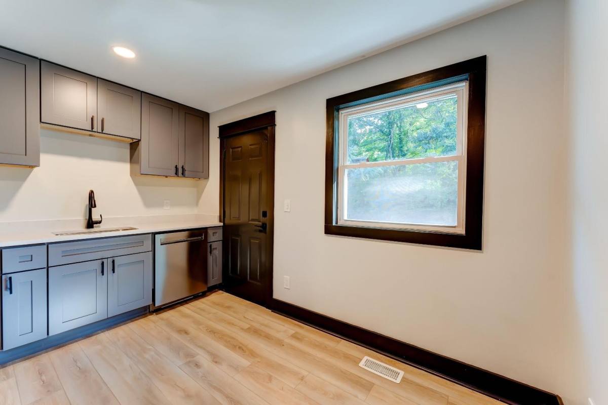 Apartment for rent at 2428 Belvedere Ave #7, Knoxville, TN 37920