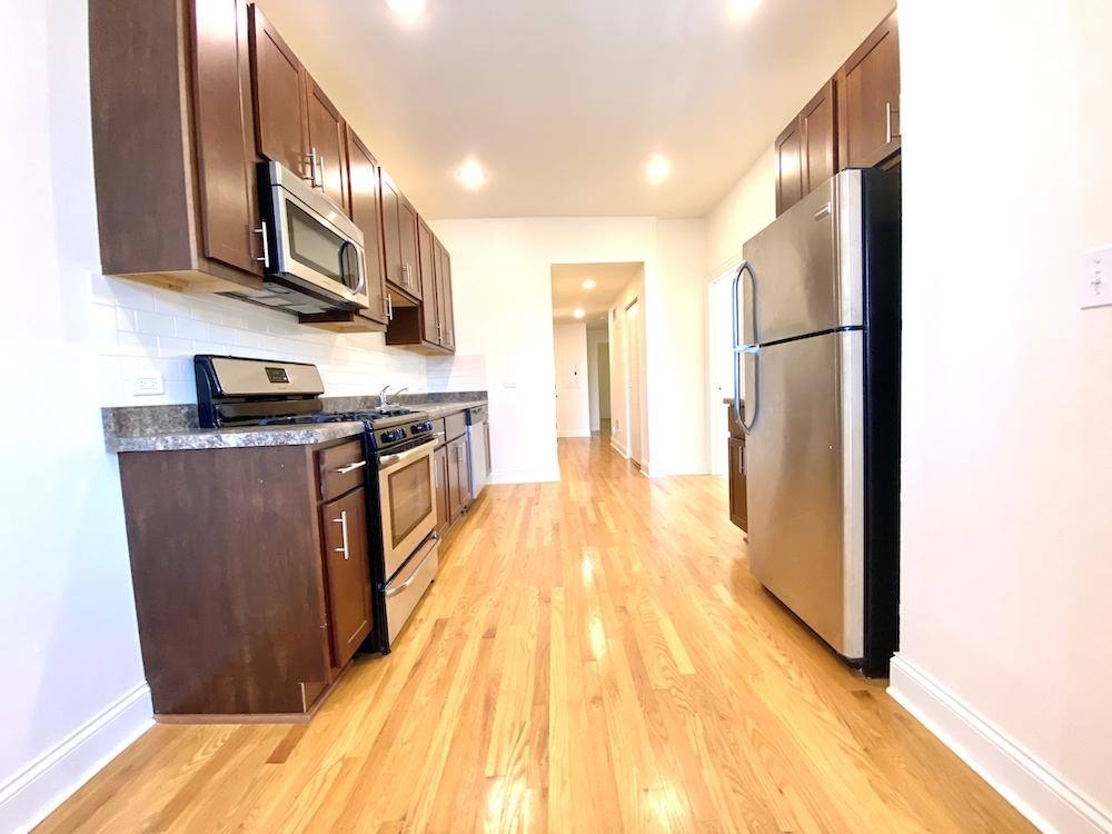 Apartment for rent at 901 W Agatite Ave #907-3, Chicago, IL 60640