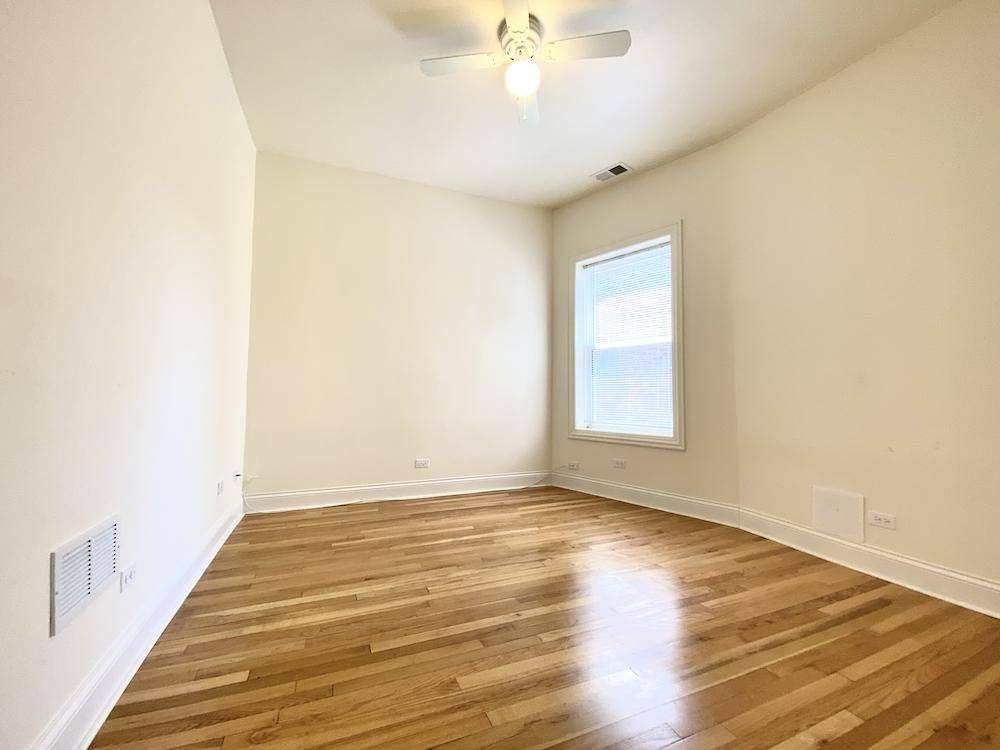 Apartment for rent at 901 W Agatite Ave #907-3, Chicago, IL 60640