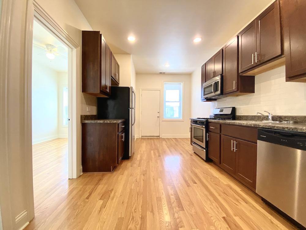 Apartment for rent at 901 W Agatite Ave #907-3, Chicago, IL 60640