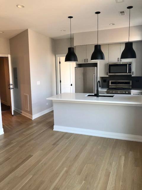 Apartment for rent at 1046 W Cornelia, Chicago, IL 60657