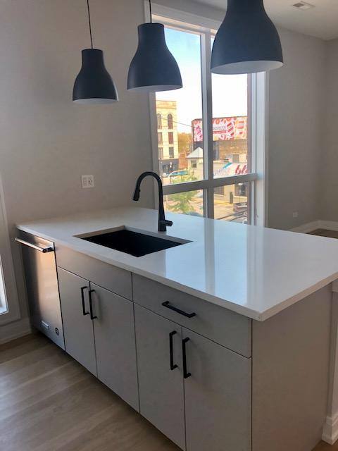 Apartment for rent at 1046 W Cornelia, Chicago, IL 60657