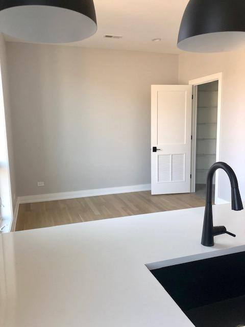 Apartment for rent at 1046 W Cornelia, Chicago, IL 60657