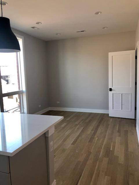 Apartment for rent at 1046 W Cornelia, Chicago, IL 60657