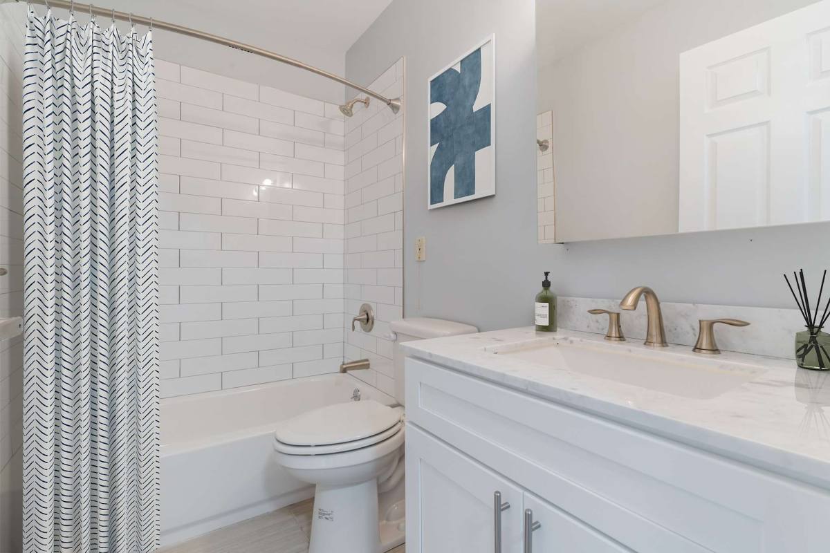 Apartment for rent at Bunt Commons Iii: 58 Senior Living Community, 10 Dixon Ave #21, Amityville, NY 11701