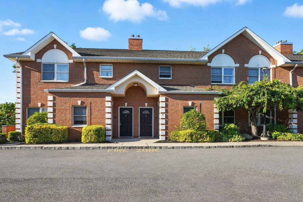 Apartment for rent at Bunt Commons Iii: 58 Senior Living Community, 10 Dixon Ave #21, Amityville, NY 11701