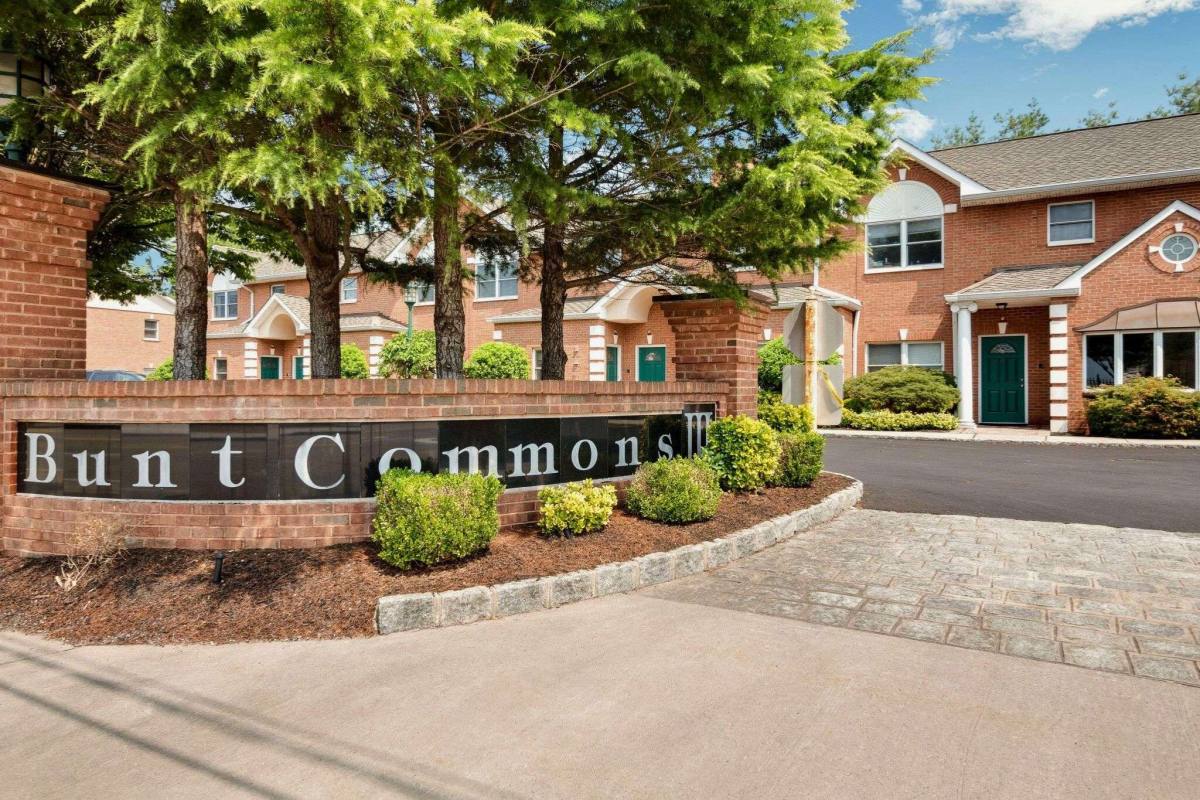 Apartment for rent at Bunt Commons Iii: 58 Senior Living Community, 10 Dixon Ave #21, Amityville, NY 11701