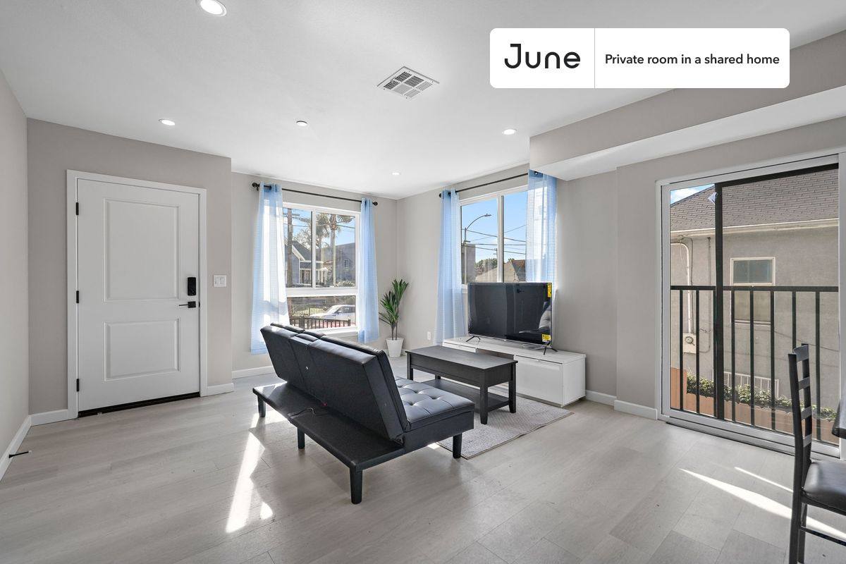 Apartment for rent at 327 N Chicago E, Los Angeles, CA 90033