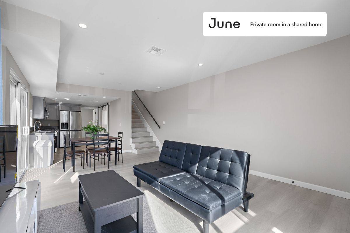 Apartment for rent at 327 N Chicago E, Los Angeles, CA 90033