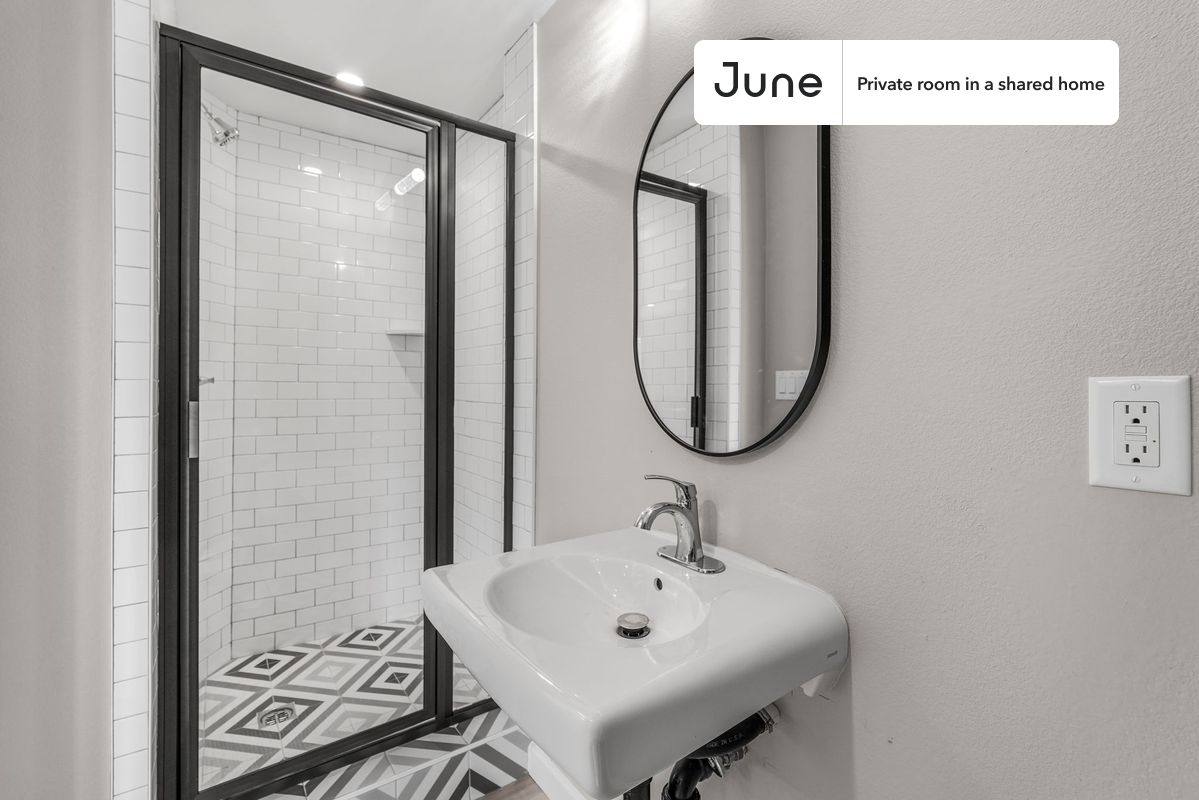 Apartment for rent at 327 N Chicago E, Los Angeles, CA 90033