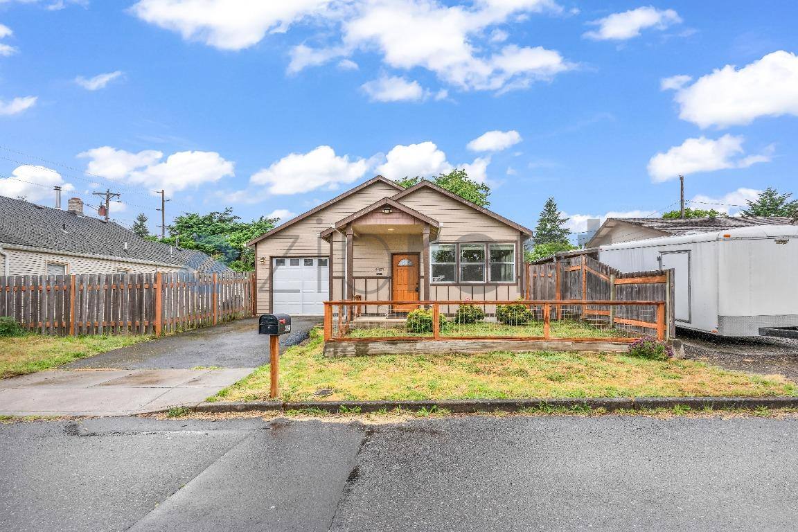 House for rent at 4451 SE 117th Ave, Portland, OR 97266