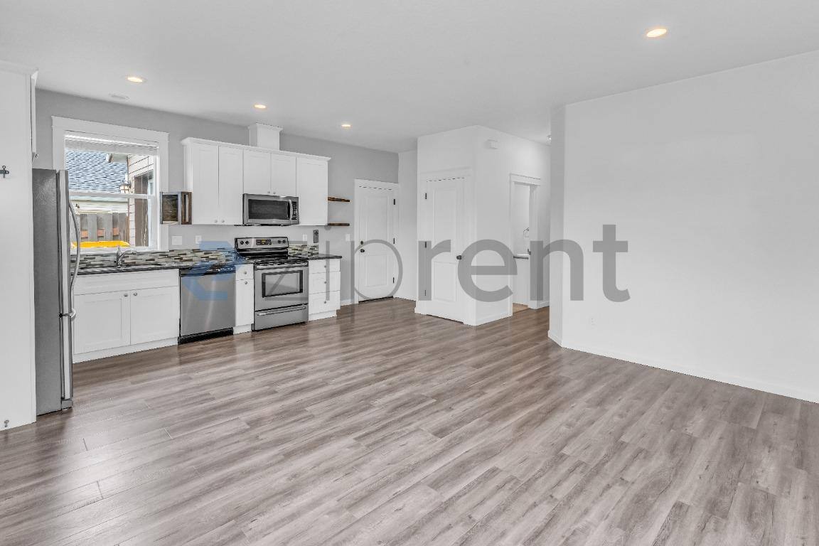 House for rent at 4451 SE 117th Ave, Portland, OR 97266