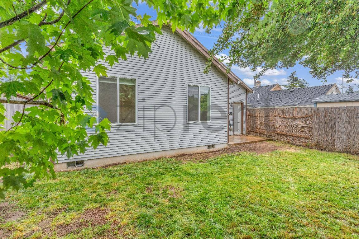 House for rent at 4451 SE 117th Ave, Portland, OR 97266