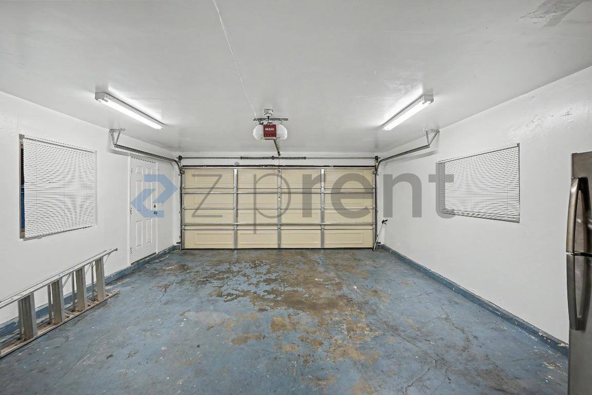 House for rent at 1231 W 87th St, Los Angeles, CA 90044
