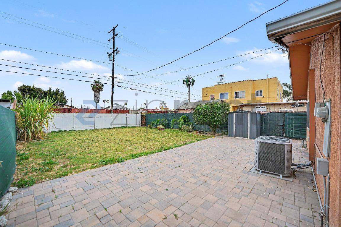 House for rent at 1231 W 87th St, Los Angeles, CA 90044