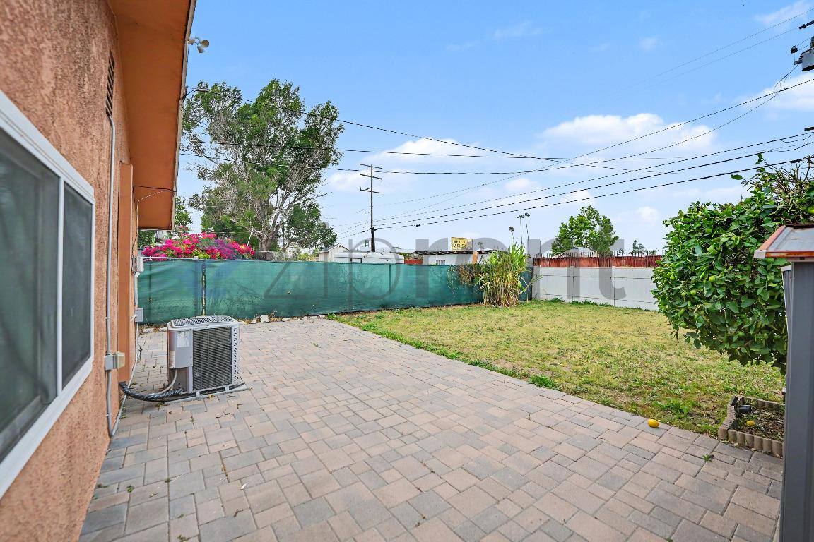 House for rent at 1231 W 87th St, Los Angeles, CA 90044