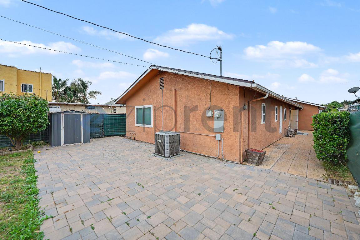 House for rent at 1231 W 87th St, Los Angeles, CA 90044